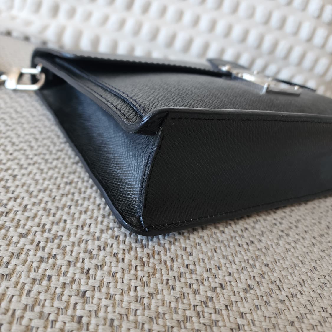 초민트급 루이비통 타이가 벨라야 클러치백 블랙 상품이미지7