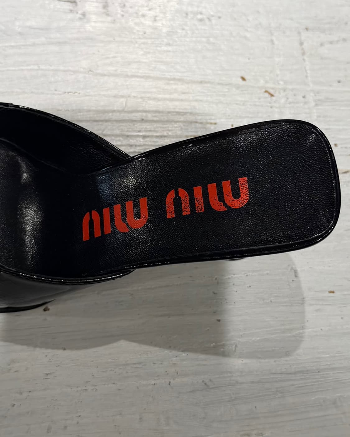 미우미우 블랙 리본 페이턴트 레더 샌들 뮬 상품이미지7
