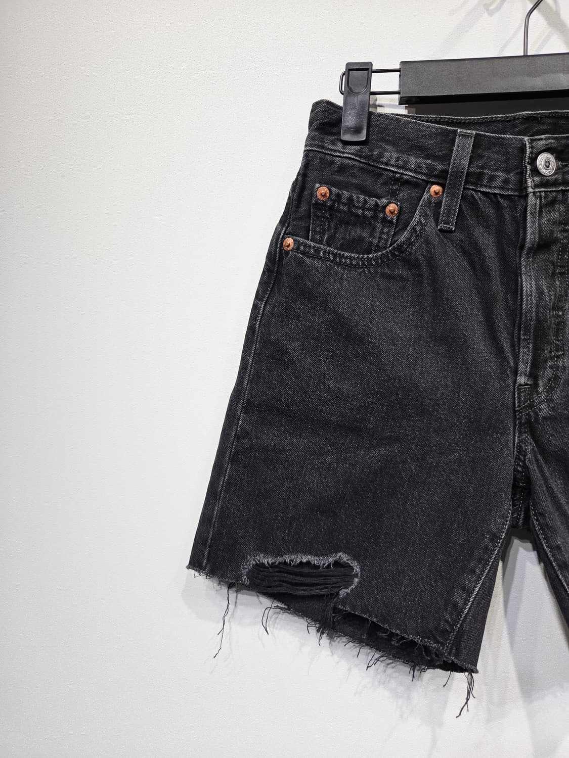 리바이스 501. 여자 흑청 데님 숏팬츠_24 상품이미지2