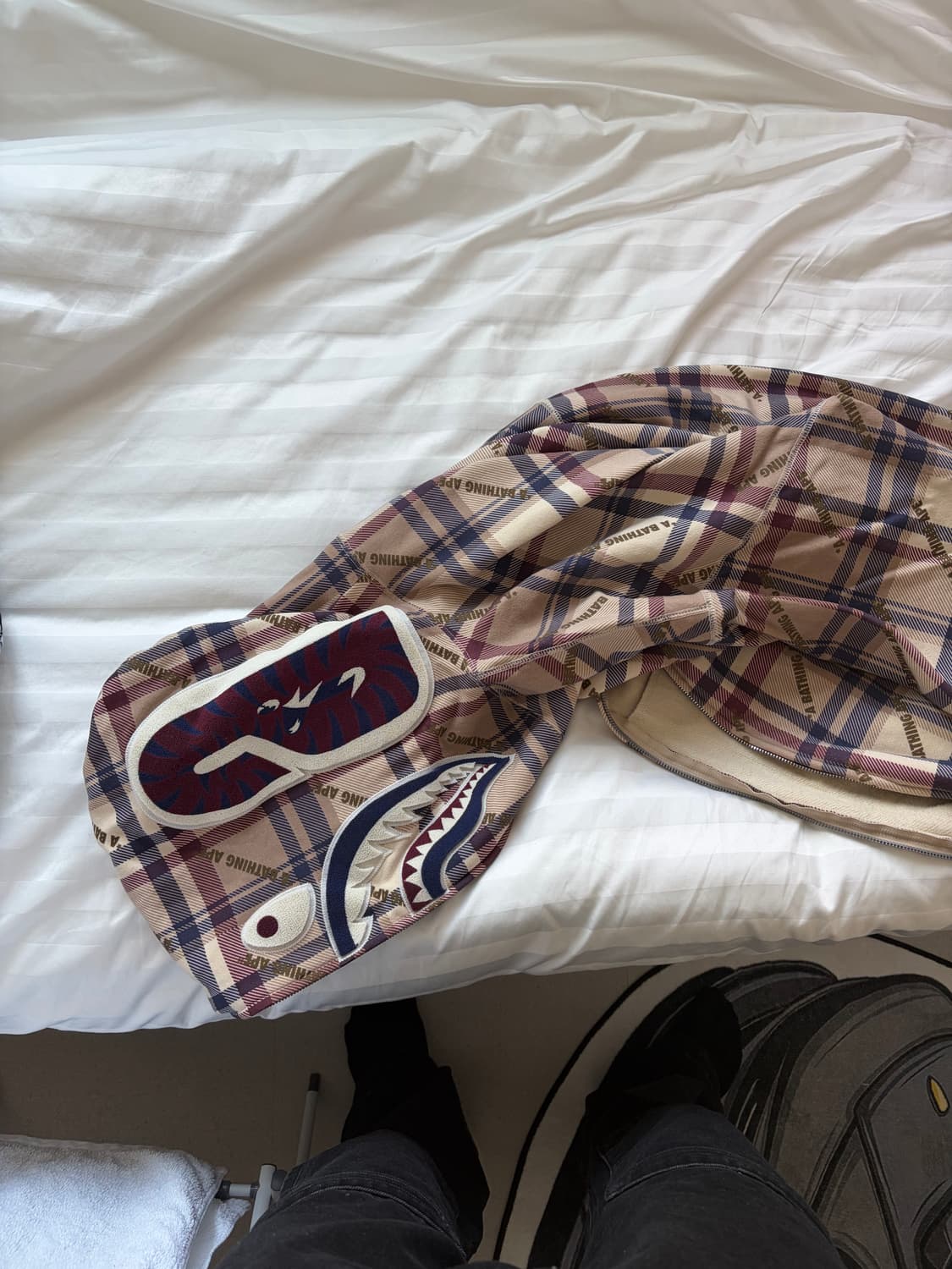 베이프 로고 체크 패턴 샤크 풀 집 후드 베이지 상품이미지2