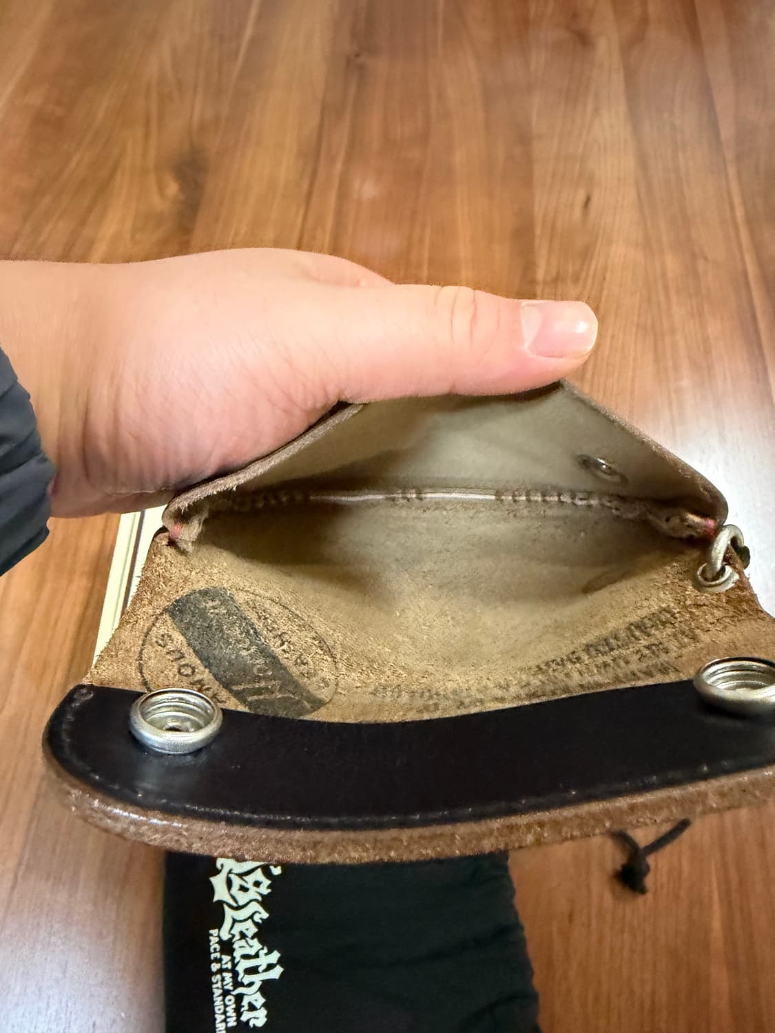 큐스레더 크롬악셀가죽 파우치 지갑 상품이미지5