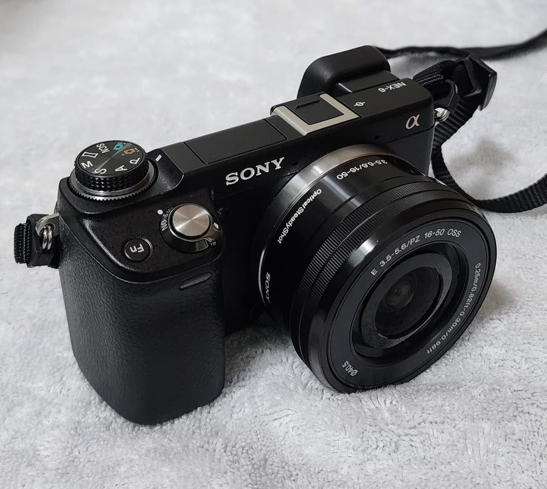 소니 NEX-6 미러리스 카메라 16-50mm 렌즈팝니다. 상품이미지2