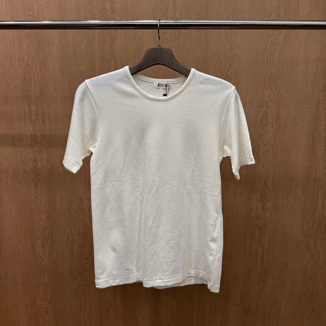 이세이미야케 반팔 티셔츠 라운드넥 I.S 로고 라벨 디테일 화이트 상품이미지2