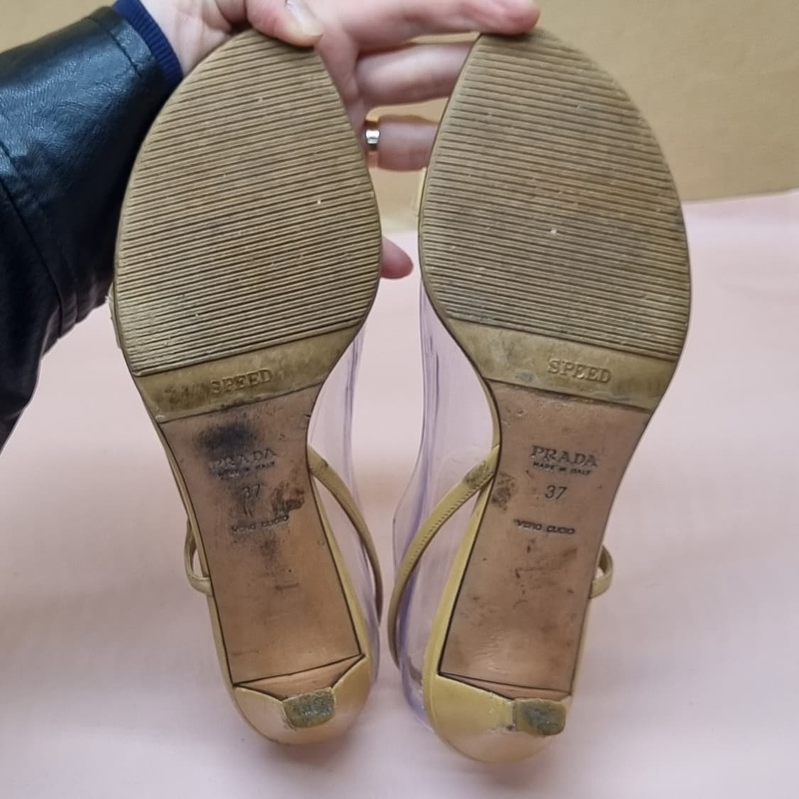 프라다 골드 스트랩 샌들37 240 굽6 상품이미지3