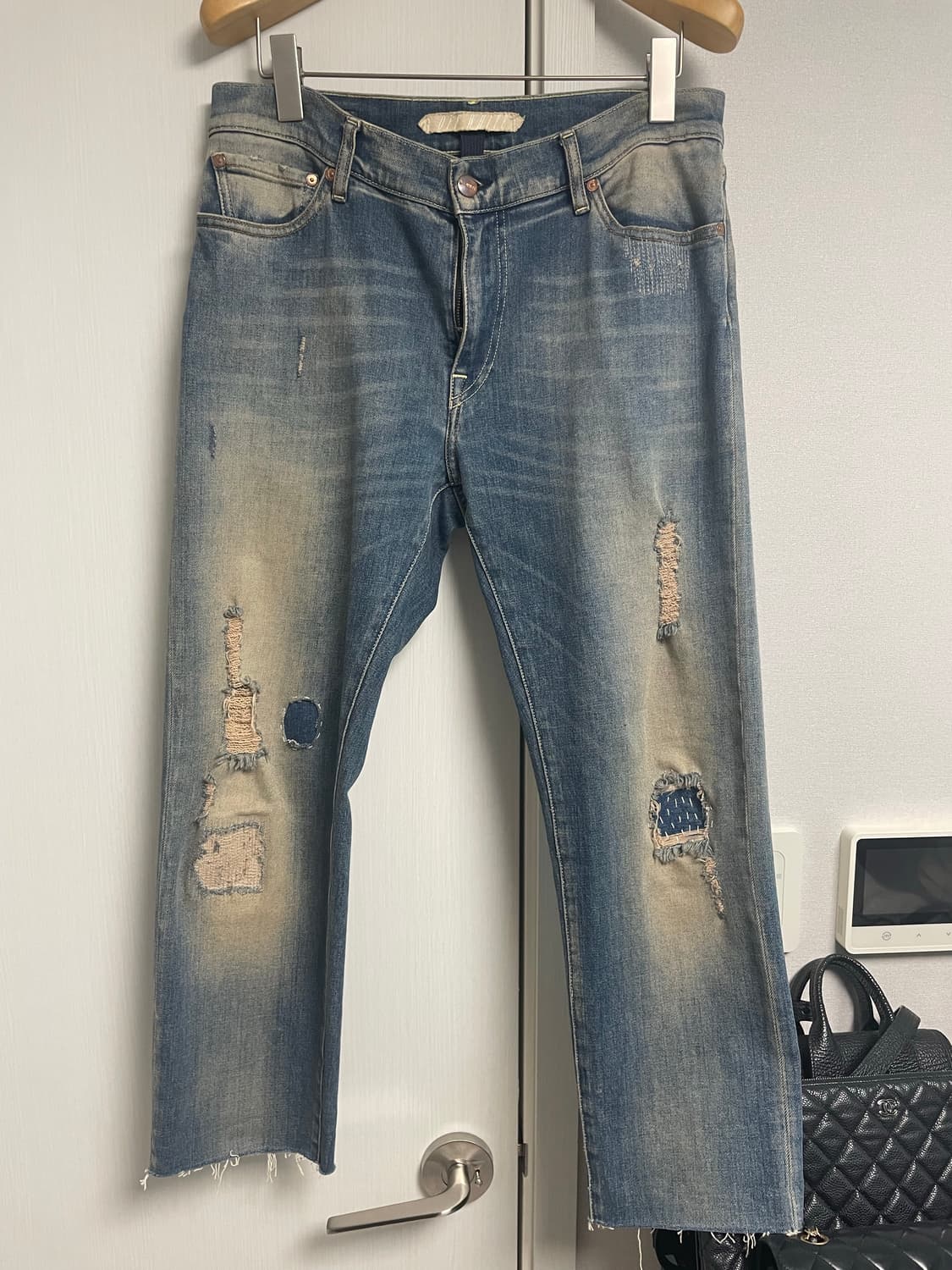 오프화이트 커팅진 상품이미지1