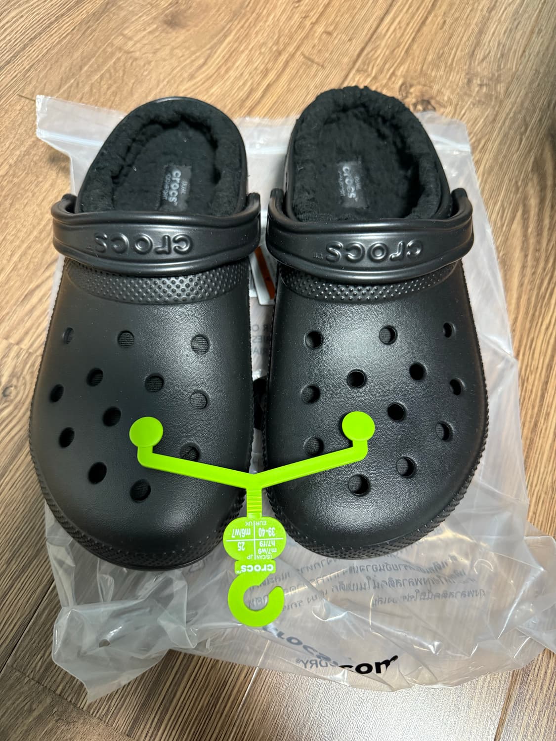 크록스 기모(털안감) 클래식 클로그 260 블랙 상품이미지1