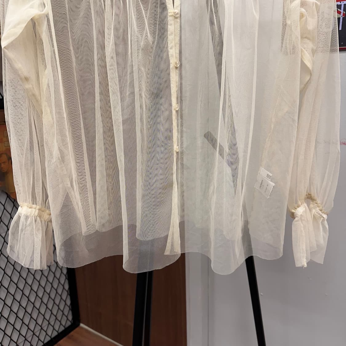 Beige Sheer Long sleeve Blouse 상품이미지4