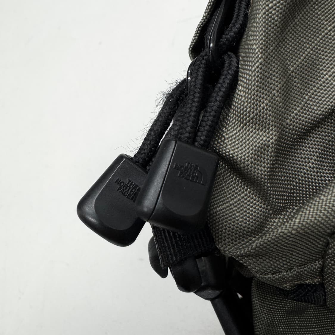 노스페이스 카키 미니 크로스백 상품이미지5