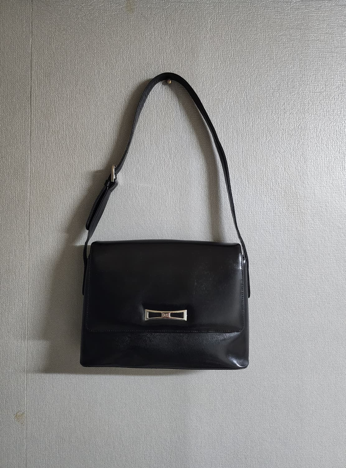 닥스 블랙 유광 숄더백 상품이미지1