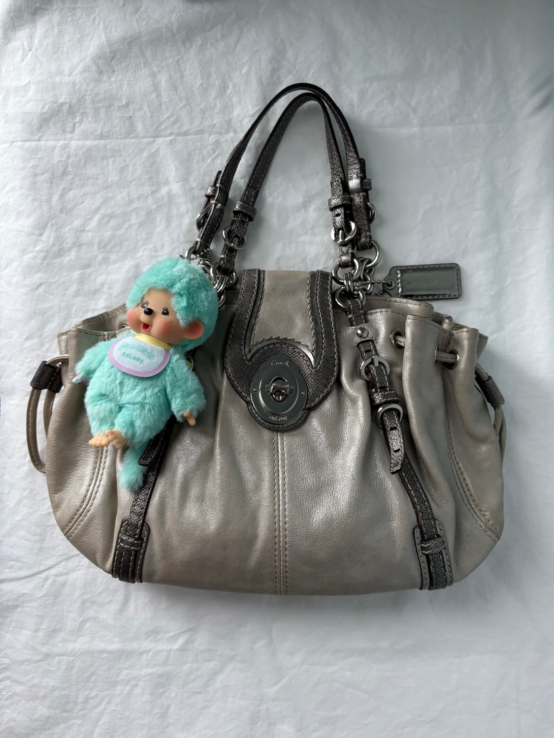 🎉오늘특가🎉Coach silver glitter hand bag 상품이미지1