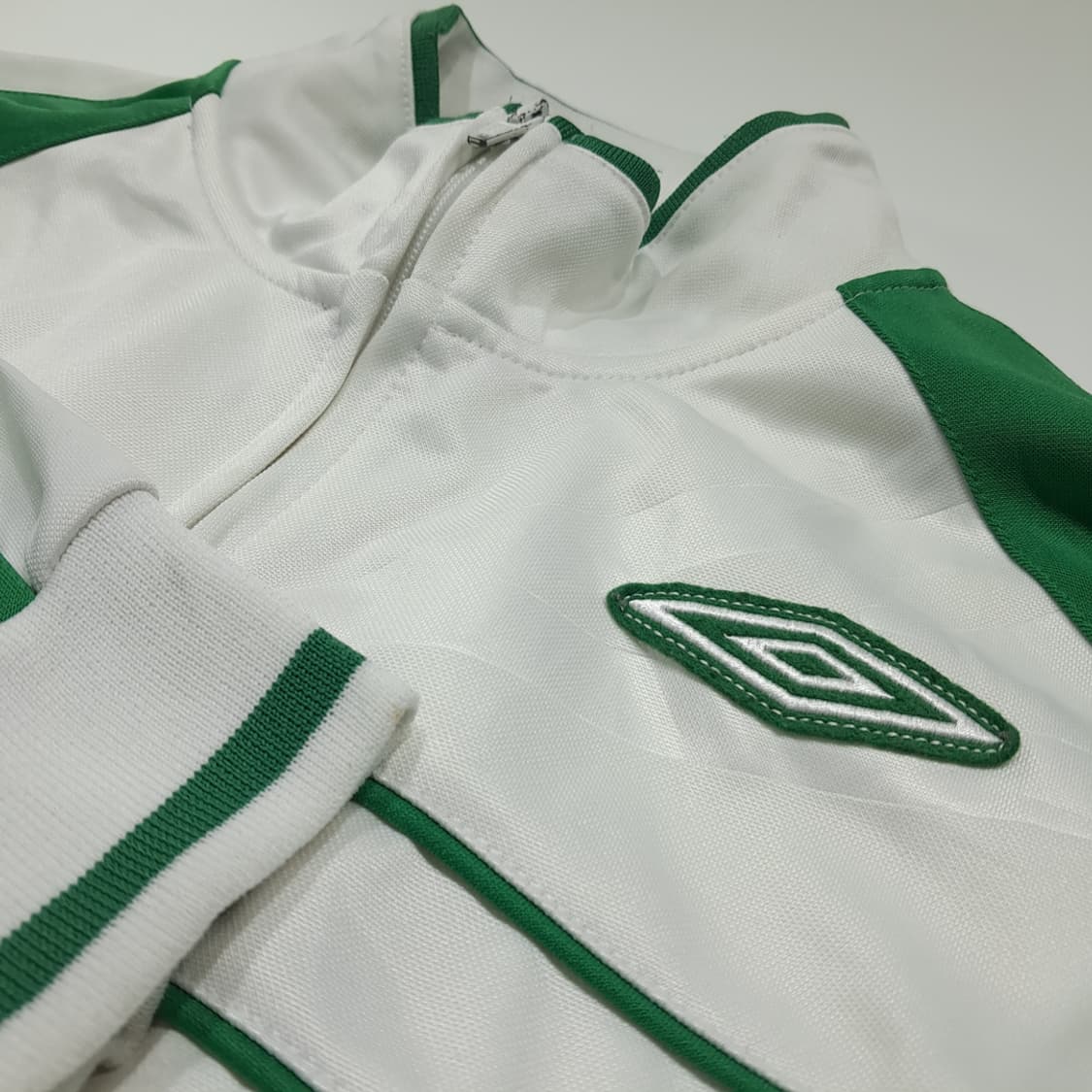CL983 XL 엄브로 00s 풋볼컬처 화이트그린 트랙자켓 상품이미지4