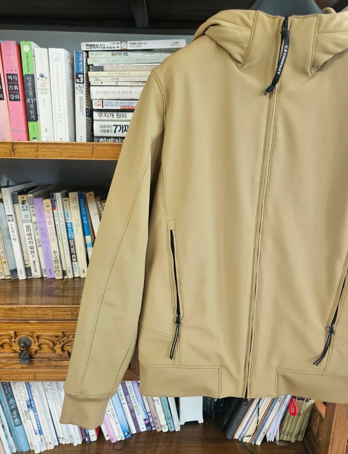 100-105사이즈)씨피컴퍼니 나일론 자켓 팔아요 cp컴퍼니 바람막이 l 상품이미지3