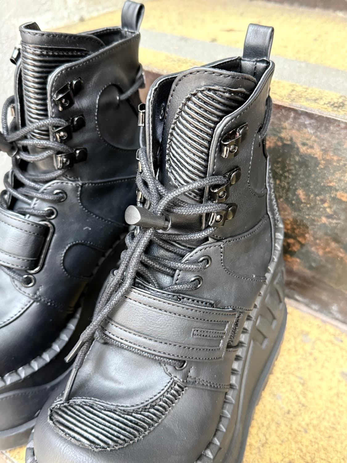 데모니아 스톰프 13 워커 상품이미지1