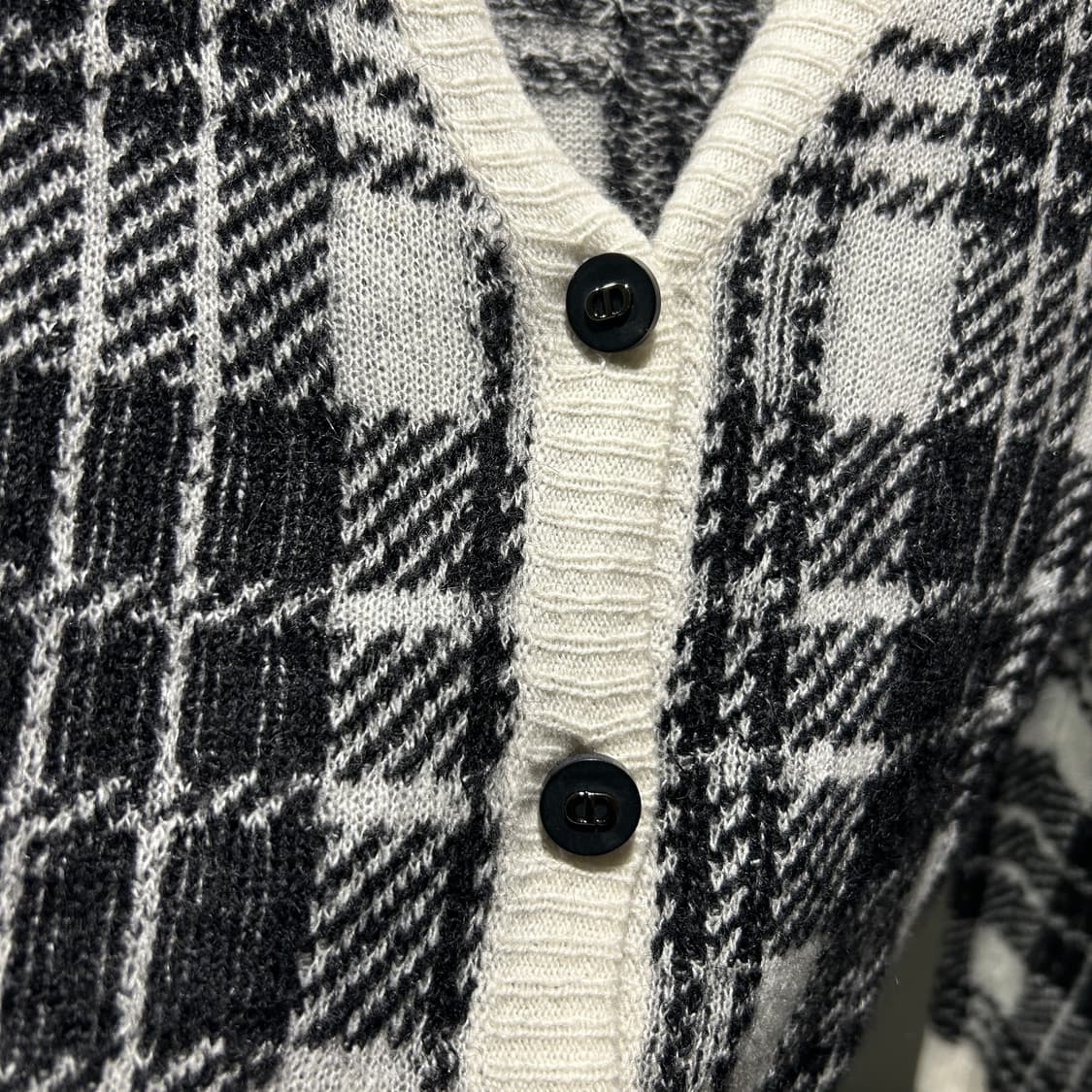 디올 모헤어 캐시미어 체크 가디건 상품이미지3