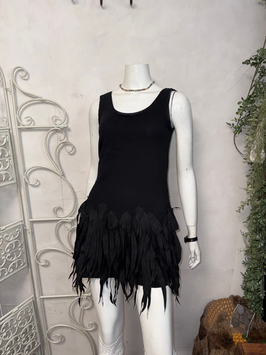 Black grunge feather details ops 상품이미지5