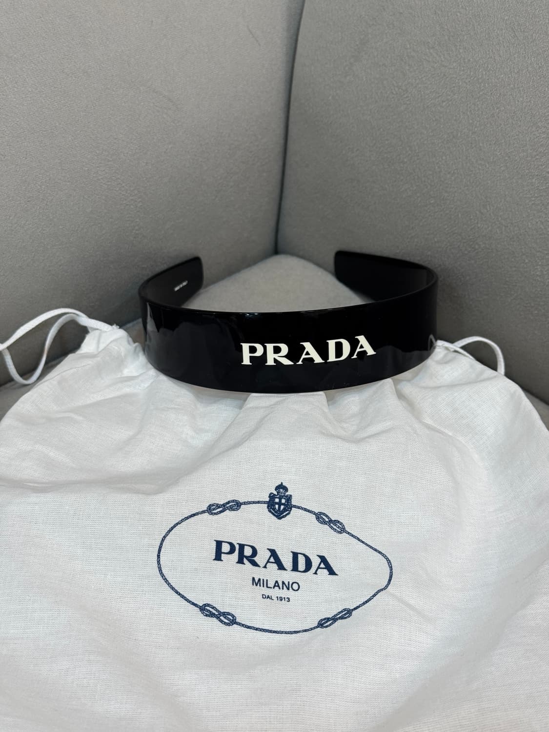 새제품 프라다 머리띠 헤어밴드 상품이미지1