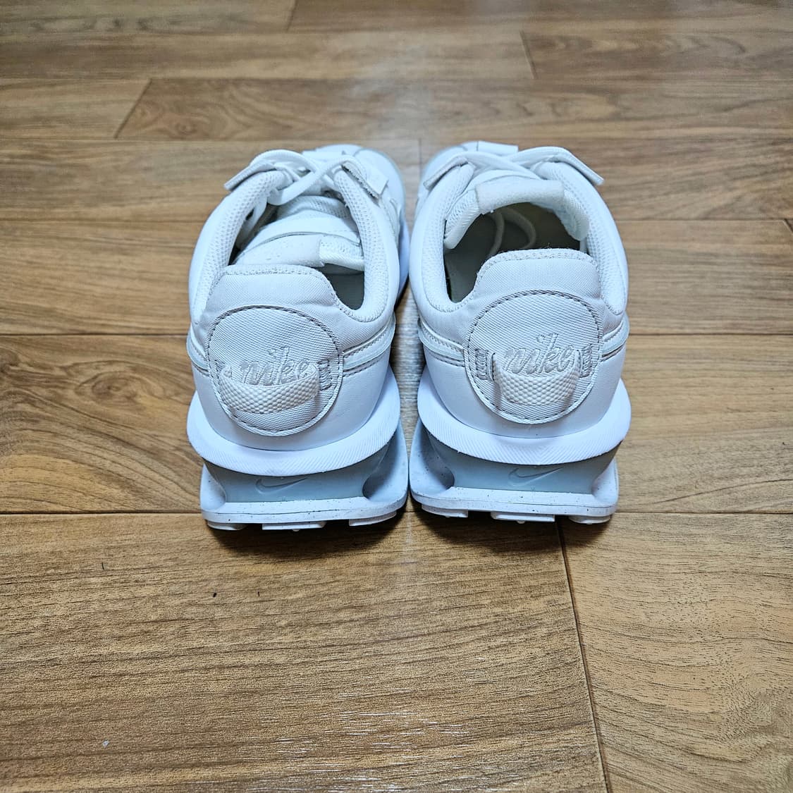 나이키 에어맥스 프리데이 240 상품이미지3