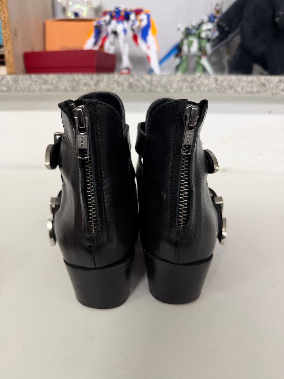 정품) 더쿠플스 한섬 여성 가죽 버클 장식 앵클 부츠 37 상품이미지5