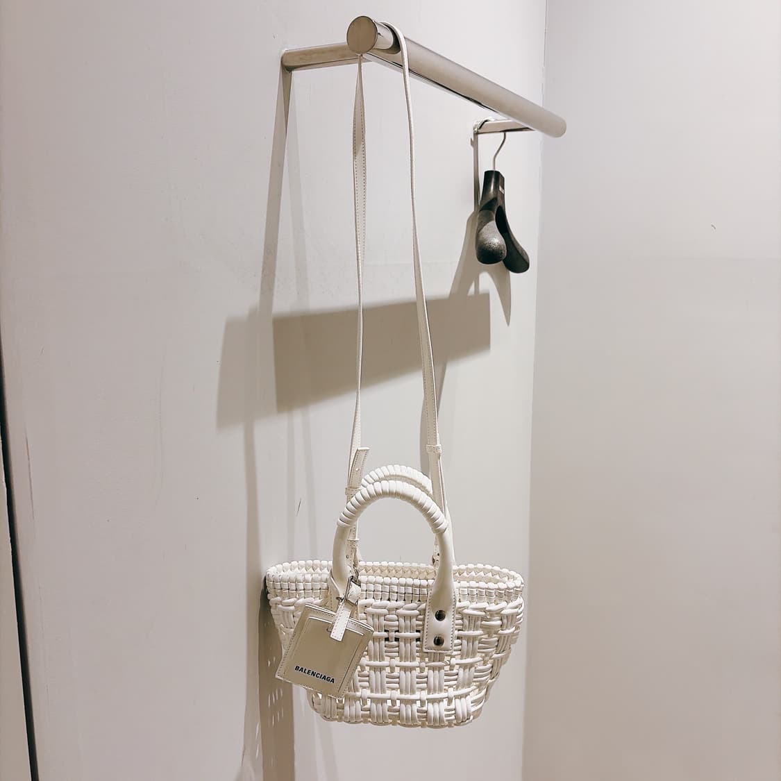 (정품/새상품) 발렌시아가 여성 화이트 비스트로 XXS 토트백 숄더백 상품이미지4