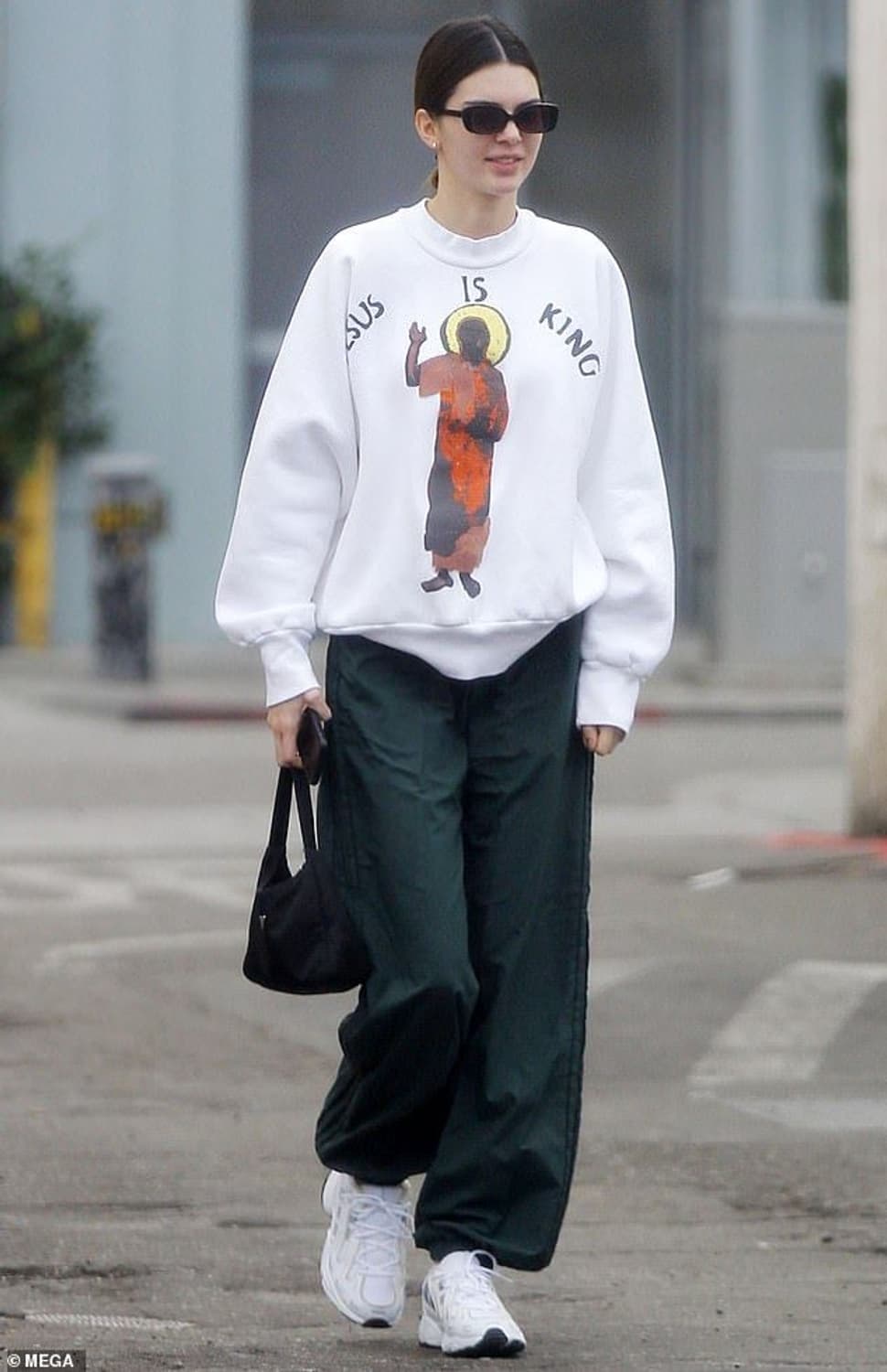 칸예 jesus is king 크루넥 상품이미지3