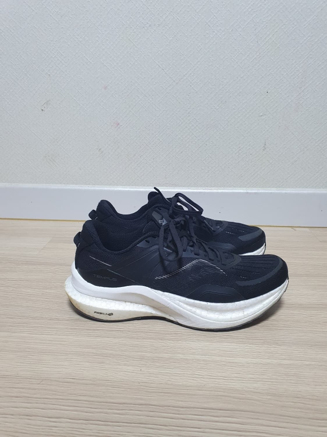 써코니 템퍼스 러닝화 270 상품이미지1