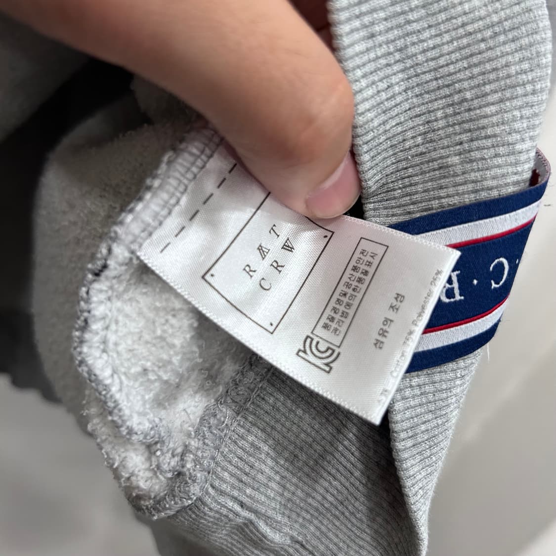 로맨틱크라운 자수 로고 루즈핏 후드티 상품이미지4