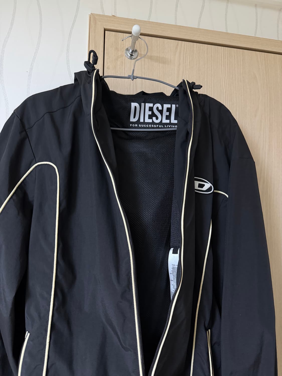 디젤 J-하이브스 콘트라스트 파이핑 윈드브레이커 블랙 상품이미지4