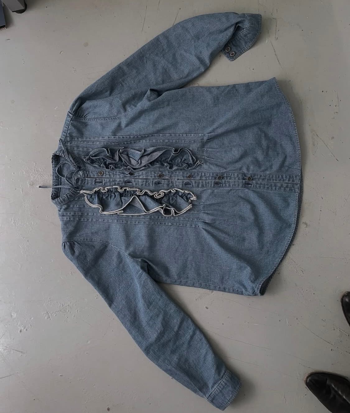 애옹쓰 데님 블라우스 country denim frill blouse 상품이미지4