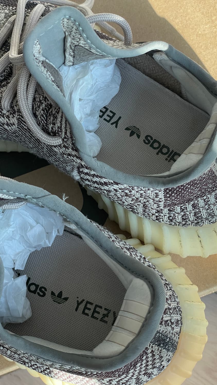 이지부스트 350 v2 시온 240 상품이미지4
