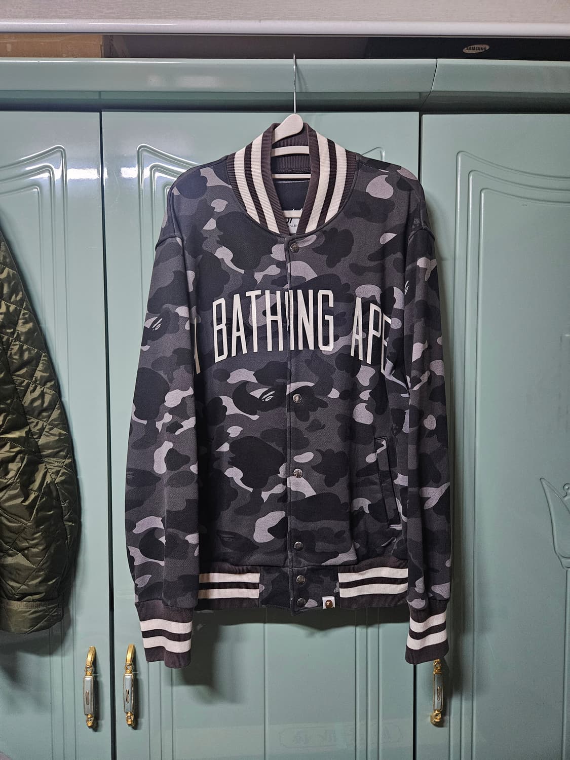 베이프 BAPE 흑계 카모 바시티 M 팝니다 상품이미지1