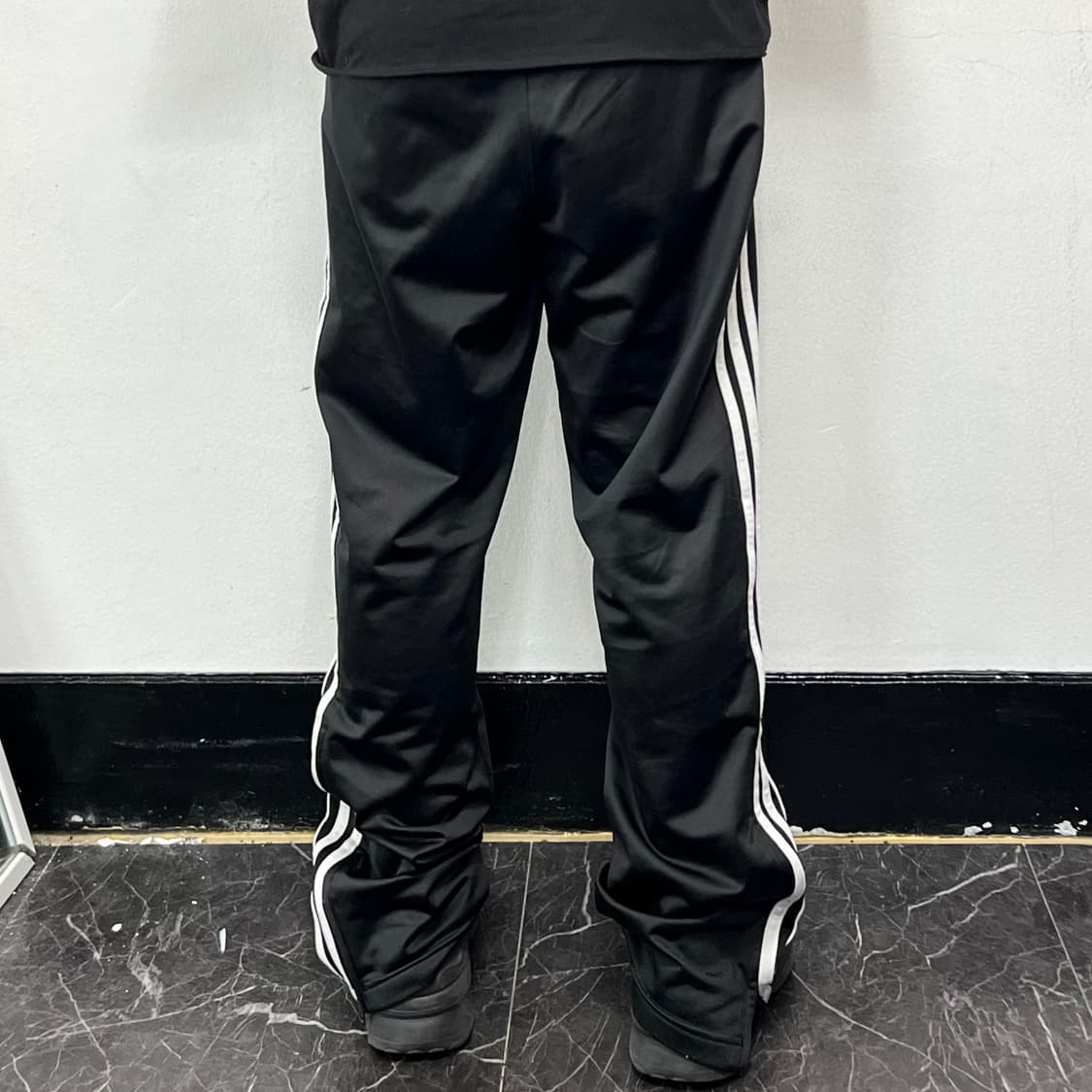 아디다스 블랙 삼선 파이어버드 와이드 트랙팬츠 상품이미지3
