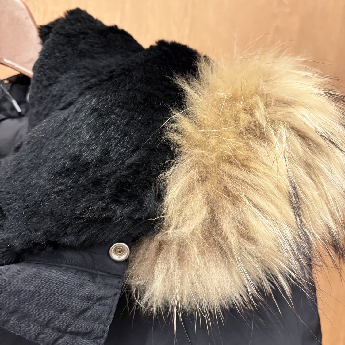 막스마라 위켄드 다운 롱 패딩 코트 퍼 후드 블랙 퍼 라이닝 디테일 블랙 상품이미지7