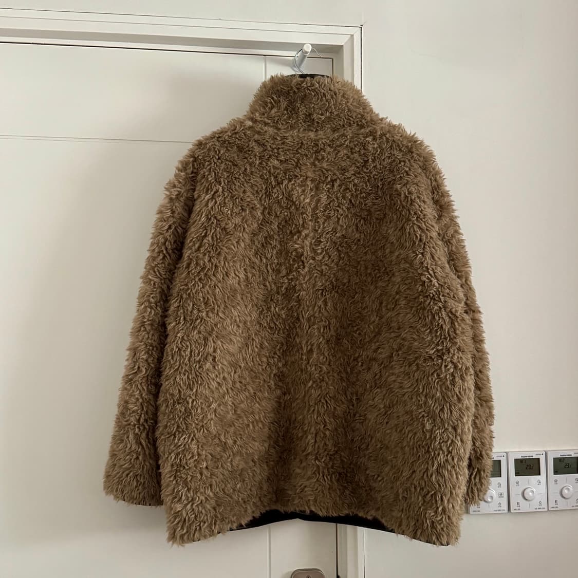 108파운드 Molly Reversible Shearling Coat 상품이미지4