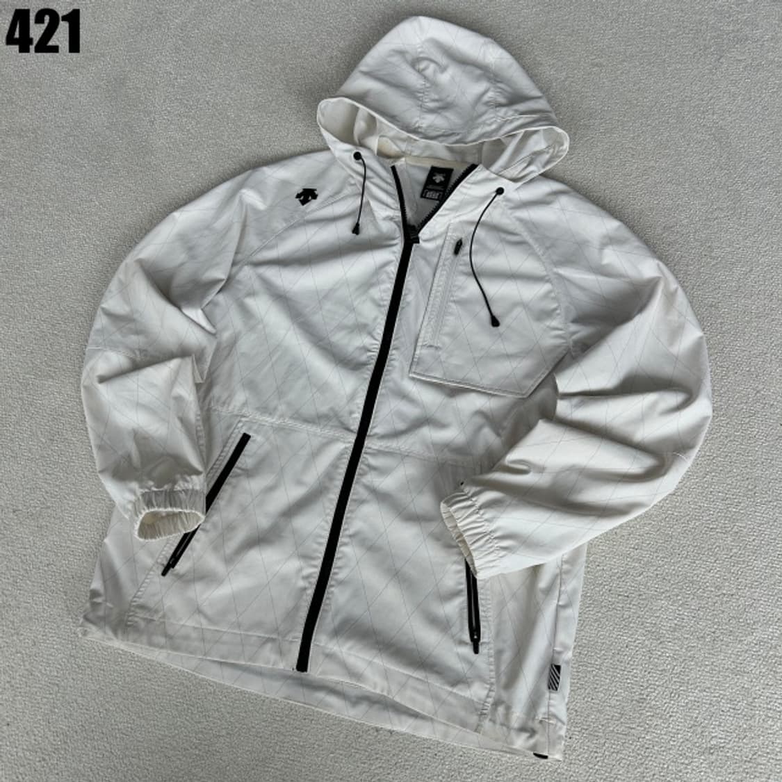 데상트 화이트 바람막이  상품이미지1