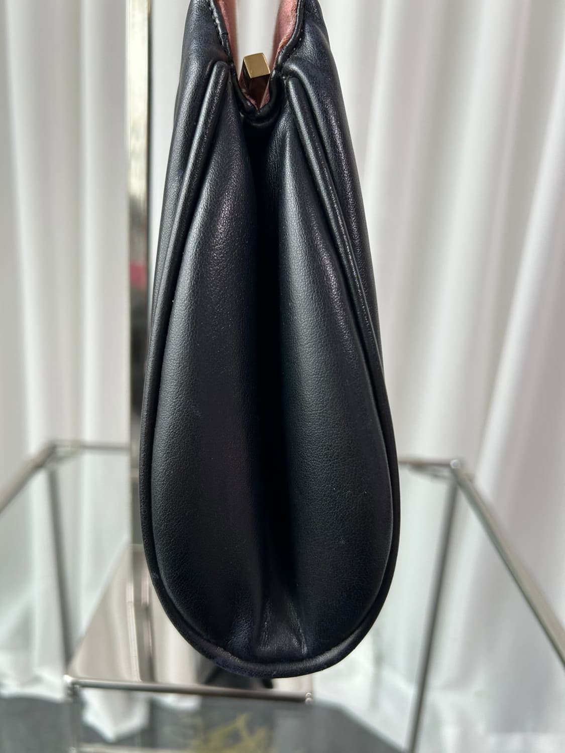 펜디 퍼스트 나파 레더 컷아웃 핸드백 상품이미지5