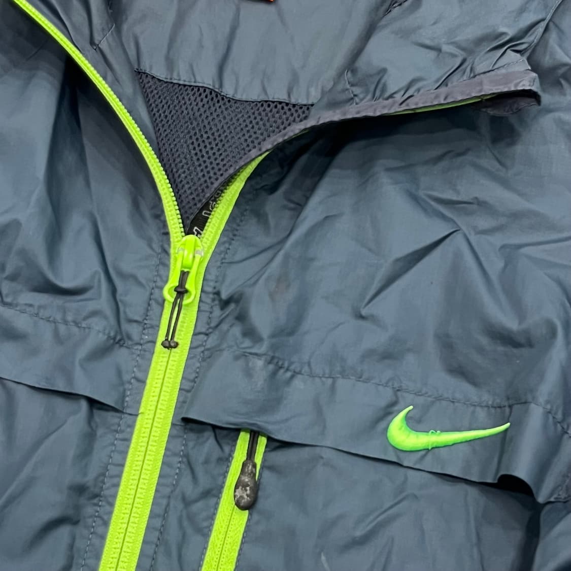 105 나이키 바람막이 후드집업 네이비/형광 상품이미지3