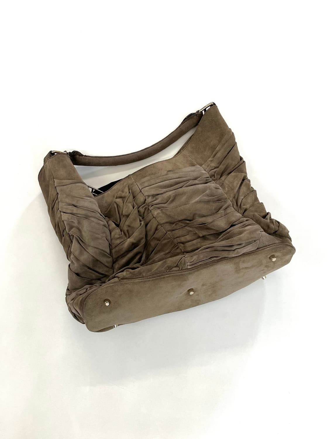 버버리 프로섬 셔링 스웨이드 레더 호보백 상품이미지8