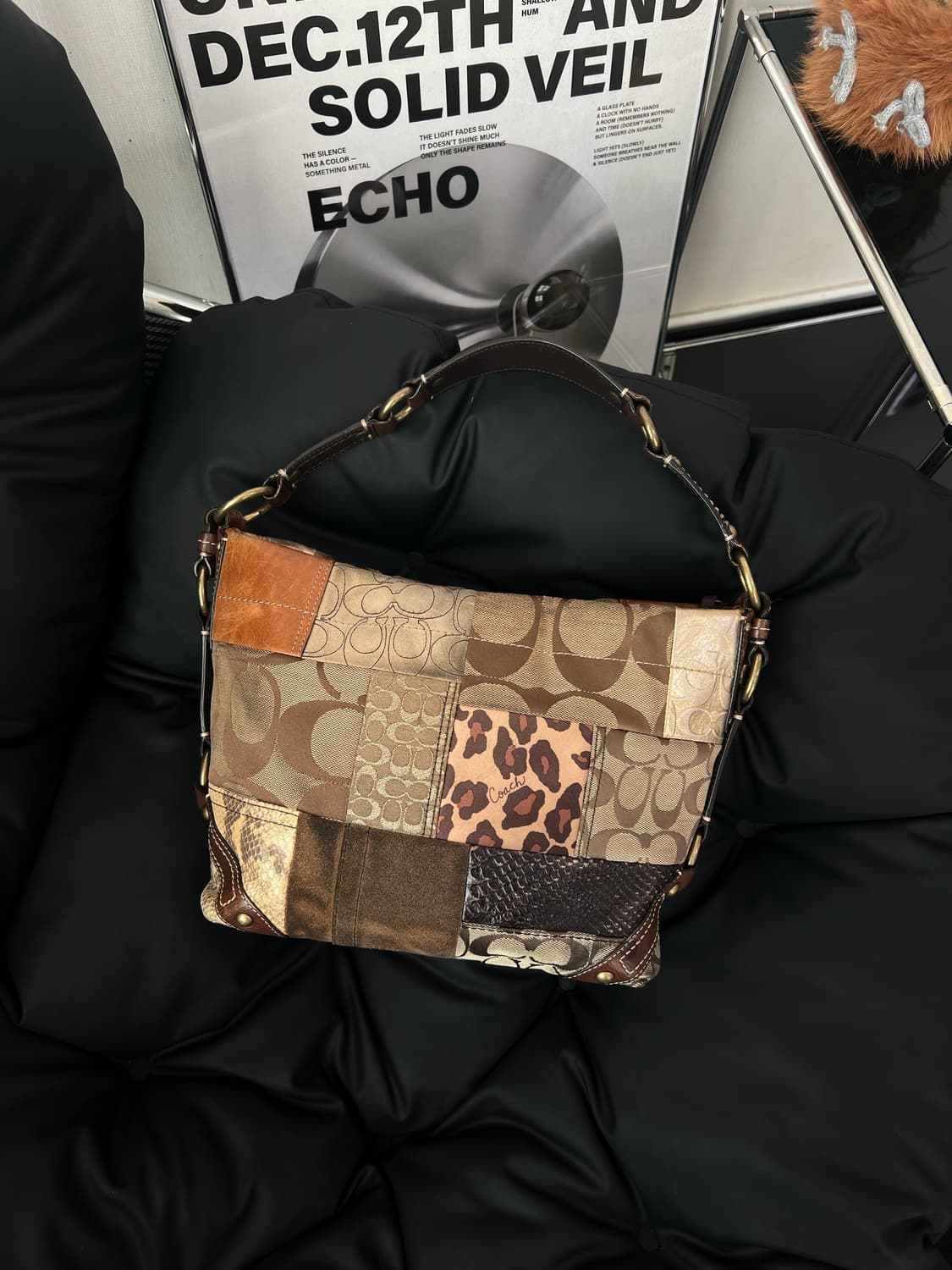 코치 칼리 멀티컬러 패치워크 숄더백 상품이미지1