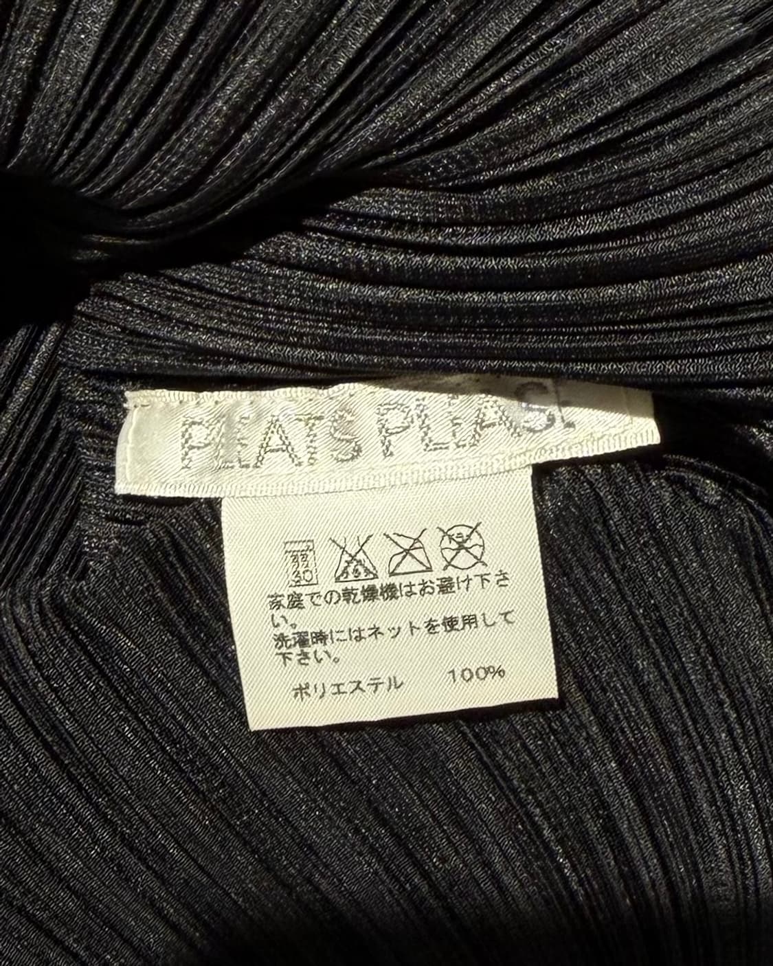 플리츠 플리즈 블랙 오픈넥 하프티셔츠/ 스티치 디테일 스커트 셋업 상품이미지8