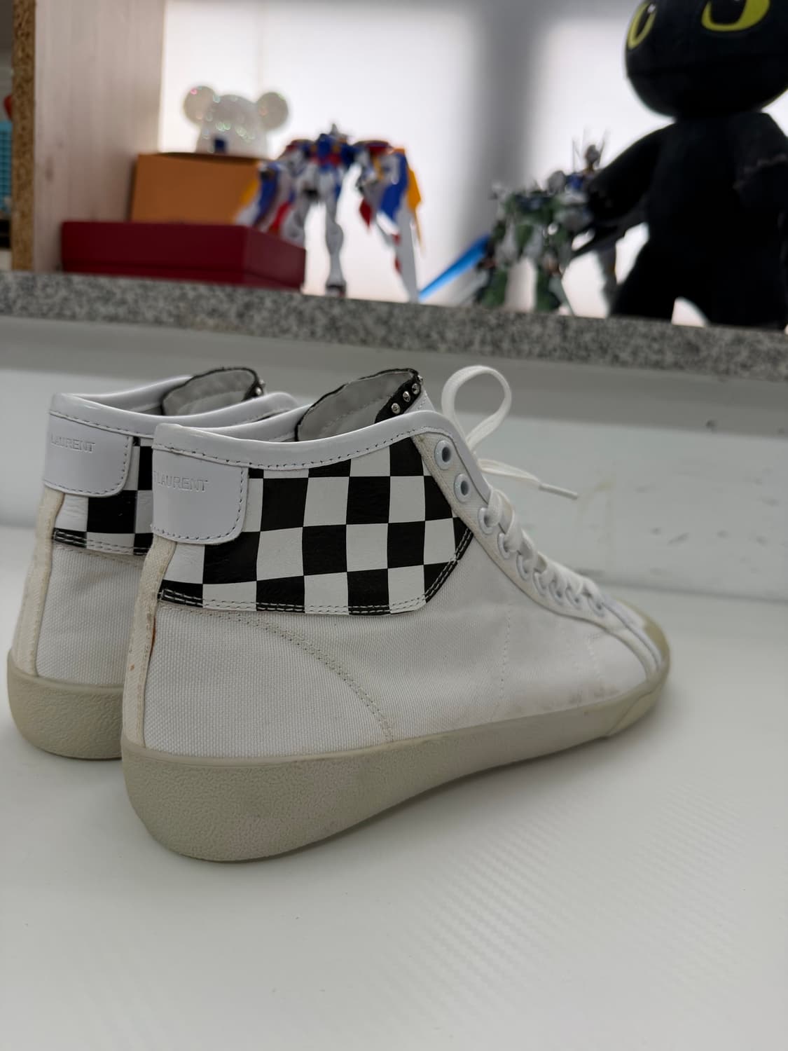 새제품) 생로랑 정품 체크보드 하이탑 스니커즈 40.5 상품이미지5