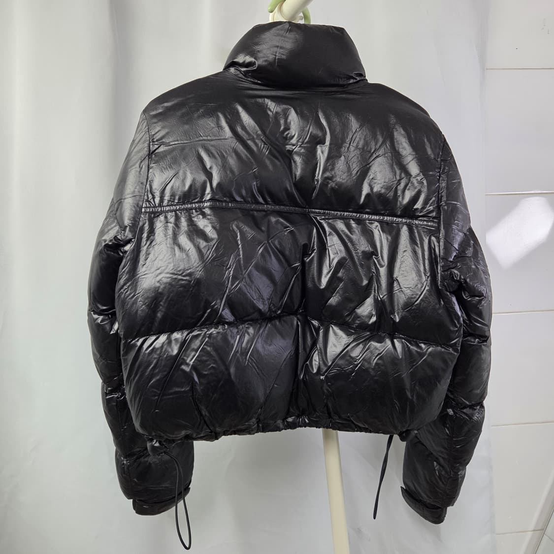 55 오드스튜디오 푸퍼 글로시 숏패딩 블랙 상품이미지8