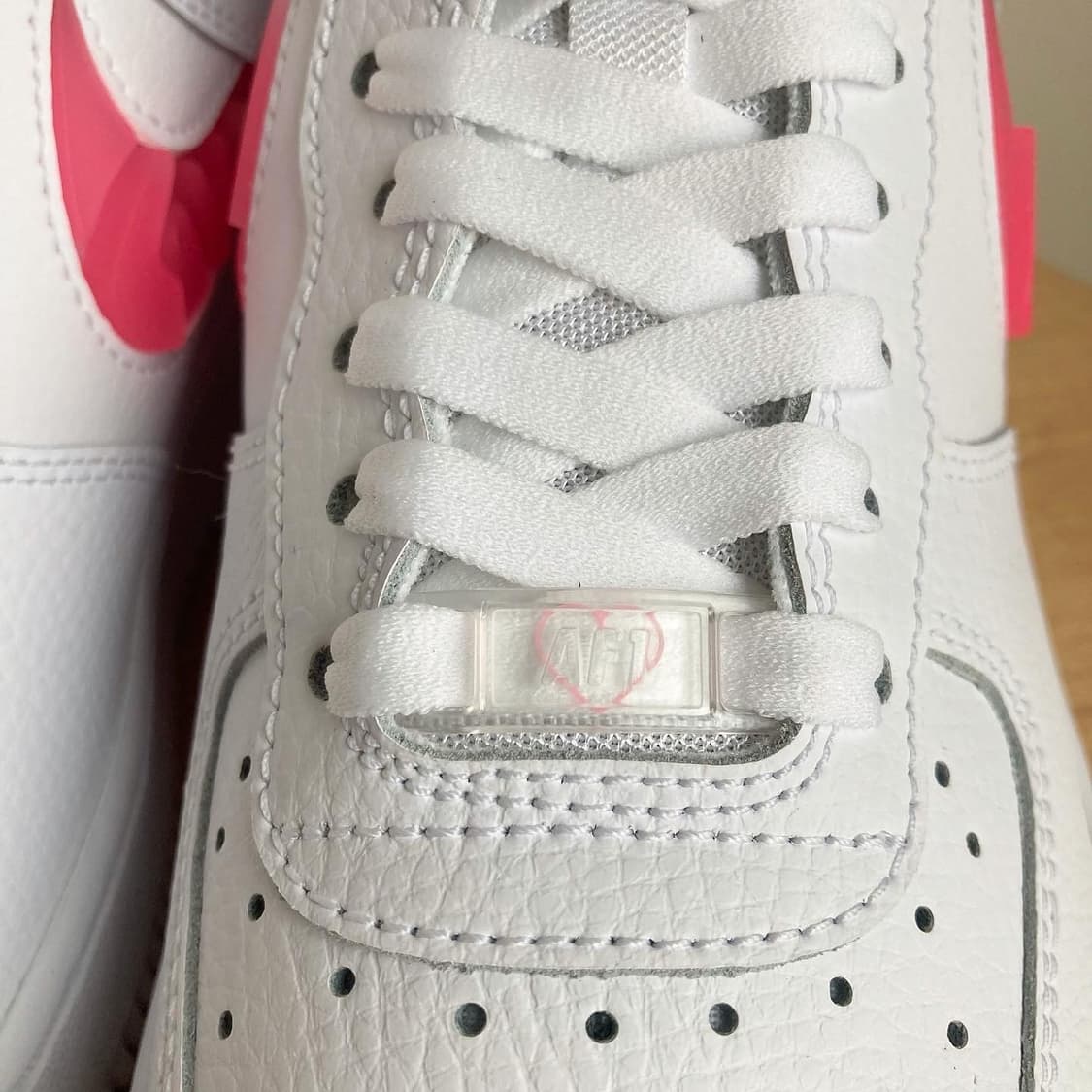 나이키 에어포스 1 로우 ‘발렌타인데이’ 상품이미지3