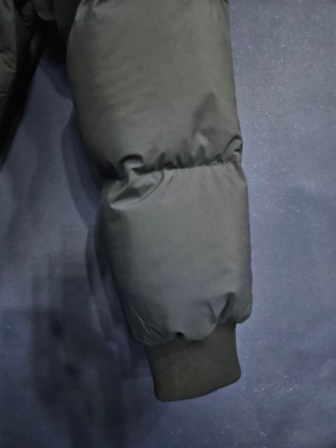 밀레 차콜컬러 남성 110 구스다운 대장급 패딩 상품이미지5