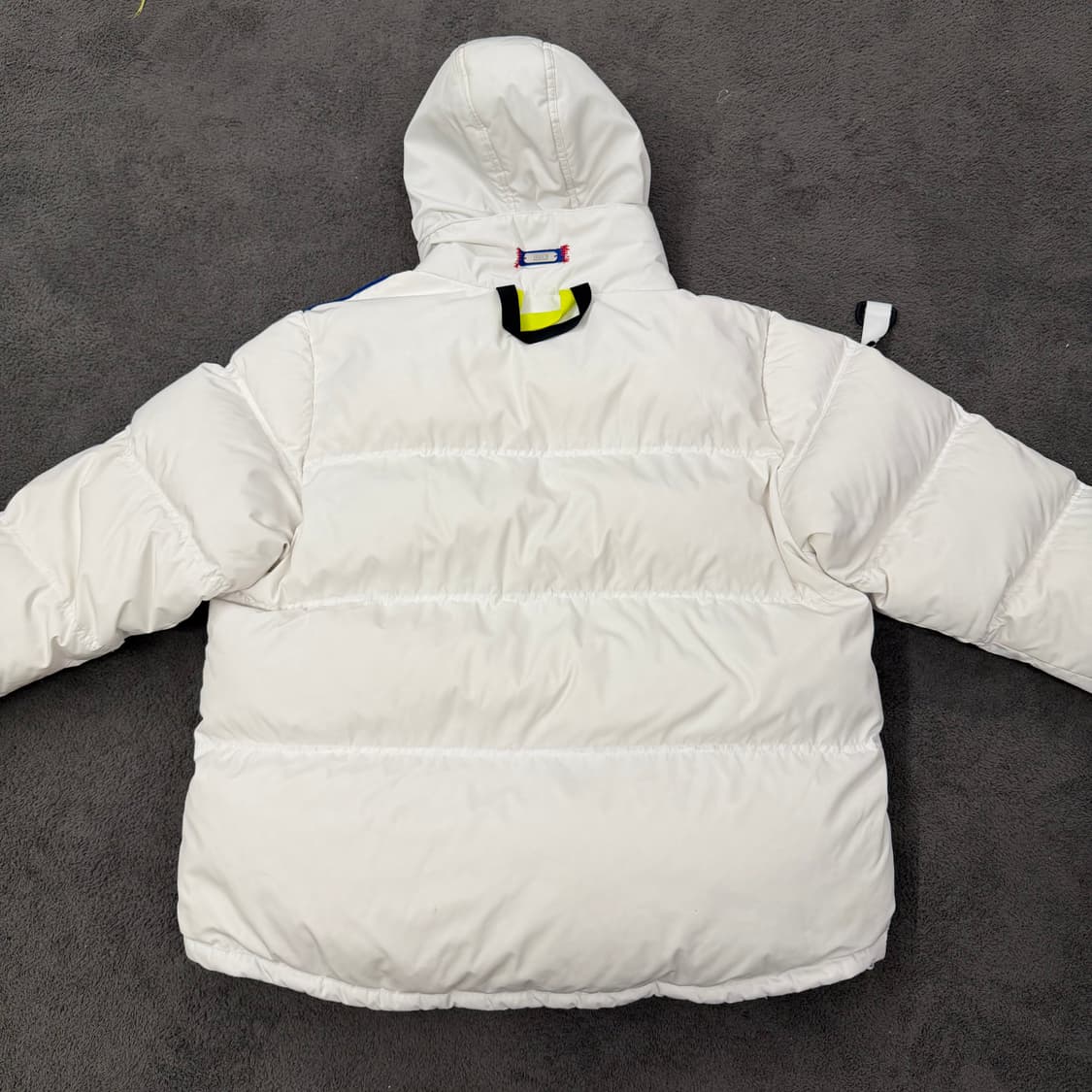 [ 정품/S ] 푸마 X 아더에러 화이트 다운 패딩 상품이미지4