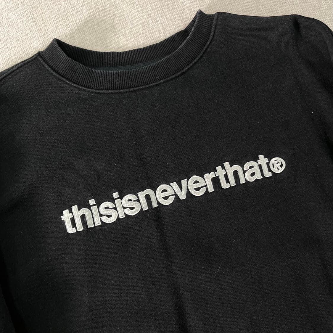 100 디스이즈네버댓 자수로고 맨투맨 상품이미지2