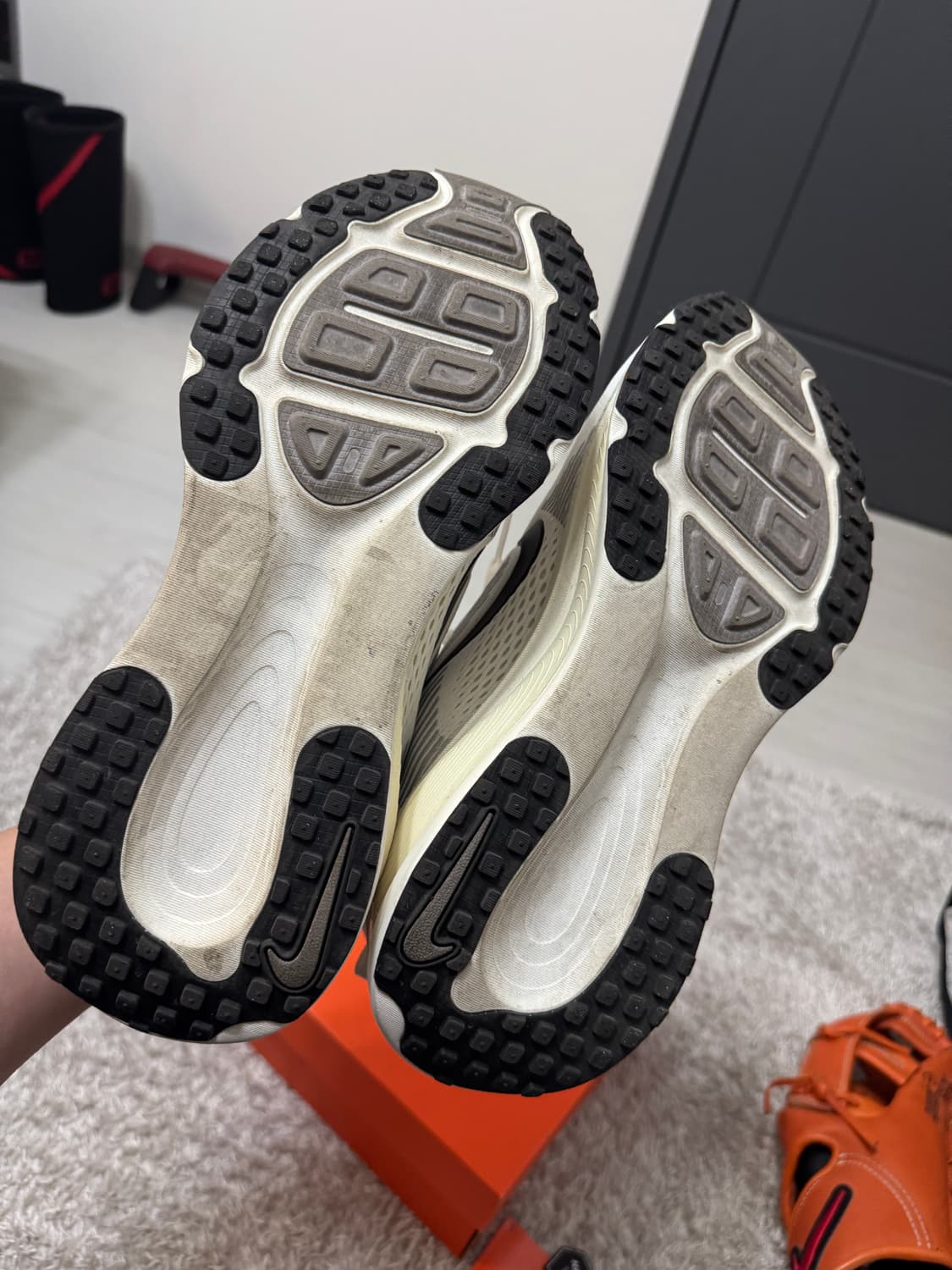 [270] 나이키 보메로 18 서밋 화이트 코코넛 밀크 상품이미지6