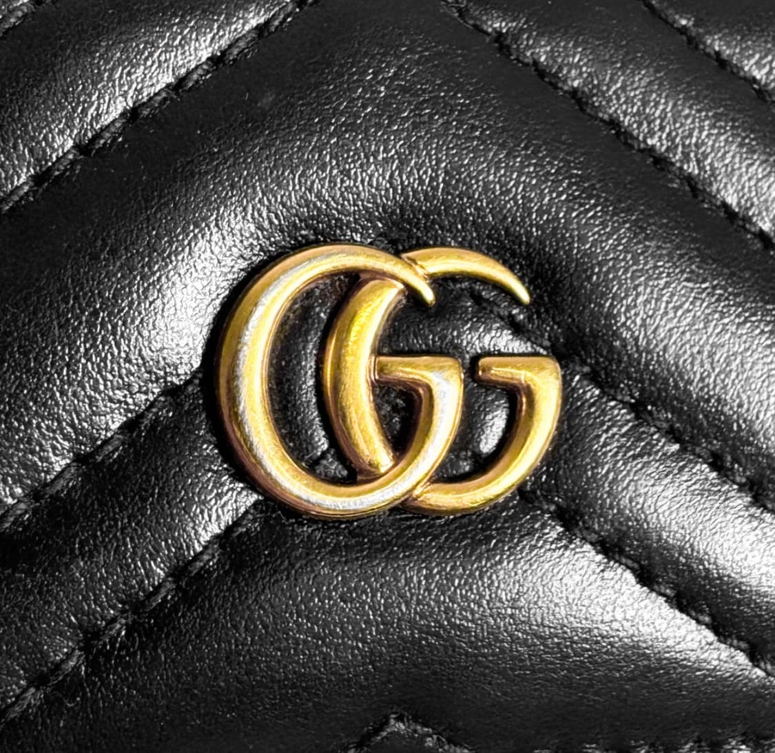 구찌 GG 마몬트 마틀라세 쉐브론 키체인 카드 지갑 블랙 627064 상품이미지6