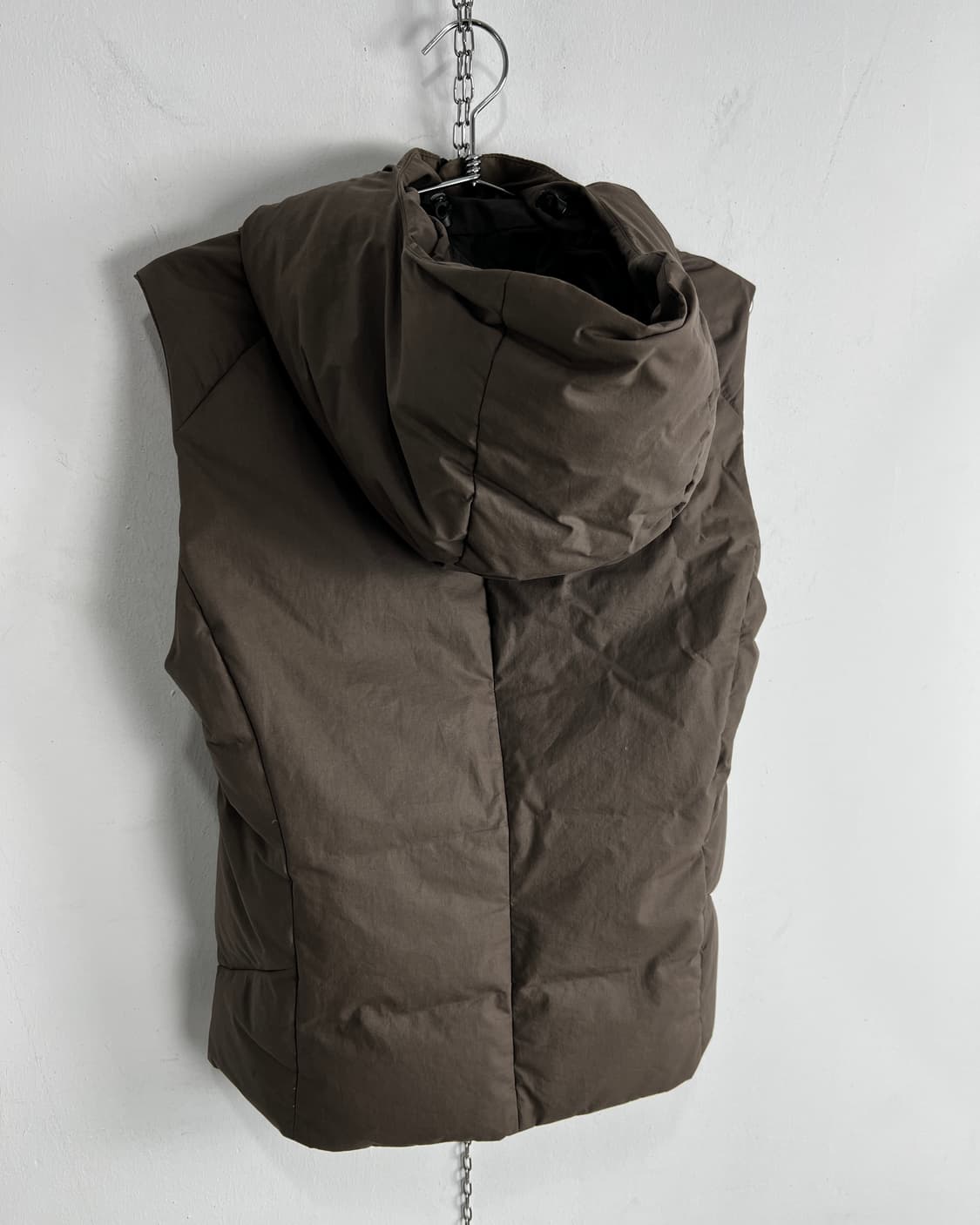 Attachment Typewriter Highneck Down Vest 상품이미지8