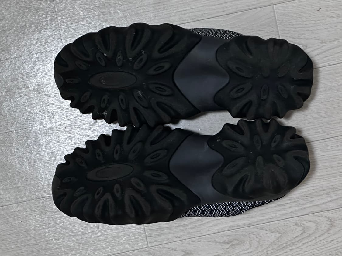 [280] 오클리 팩토리팀 찹쏘우 뮬 허니콤 블랙 상품이미지3