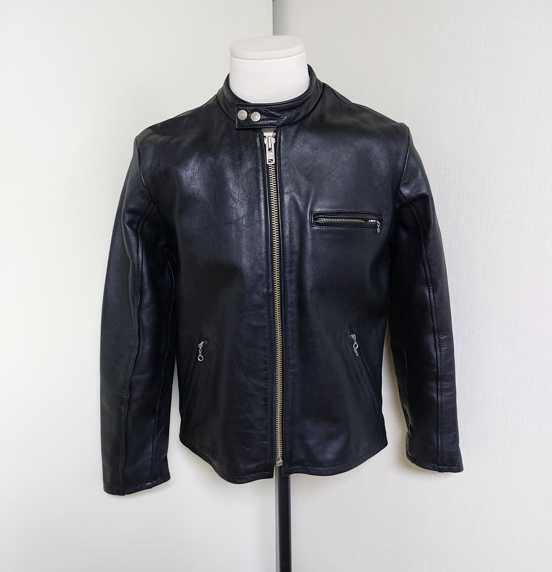 리바이스 90s 블랙탭 소가죽 라이더 자켓  (100)

 상품이미지1